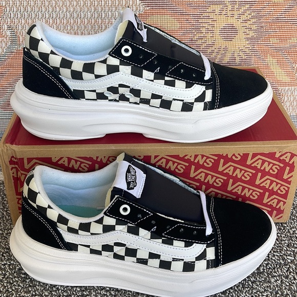 Vans Men’s Old Skool Over
Checkerboard Black/Checker
VN0A7Q5E95Y
Sneakers - Picture 13 of 16
